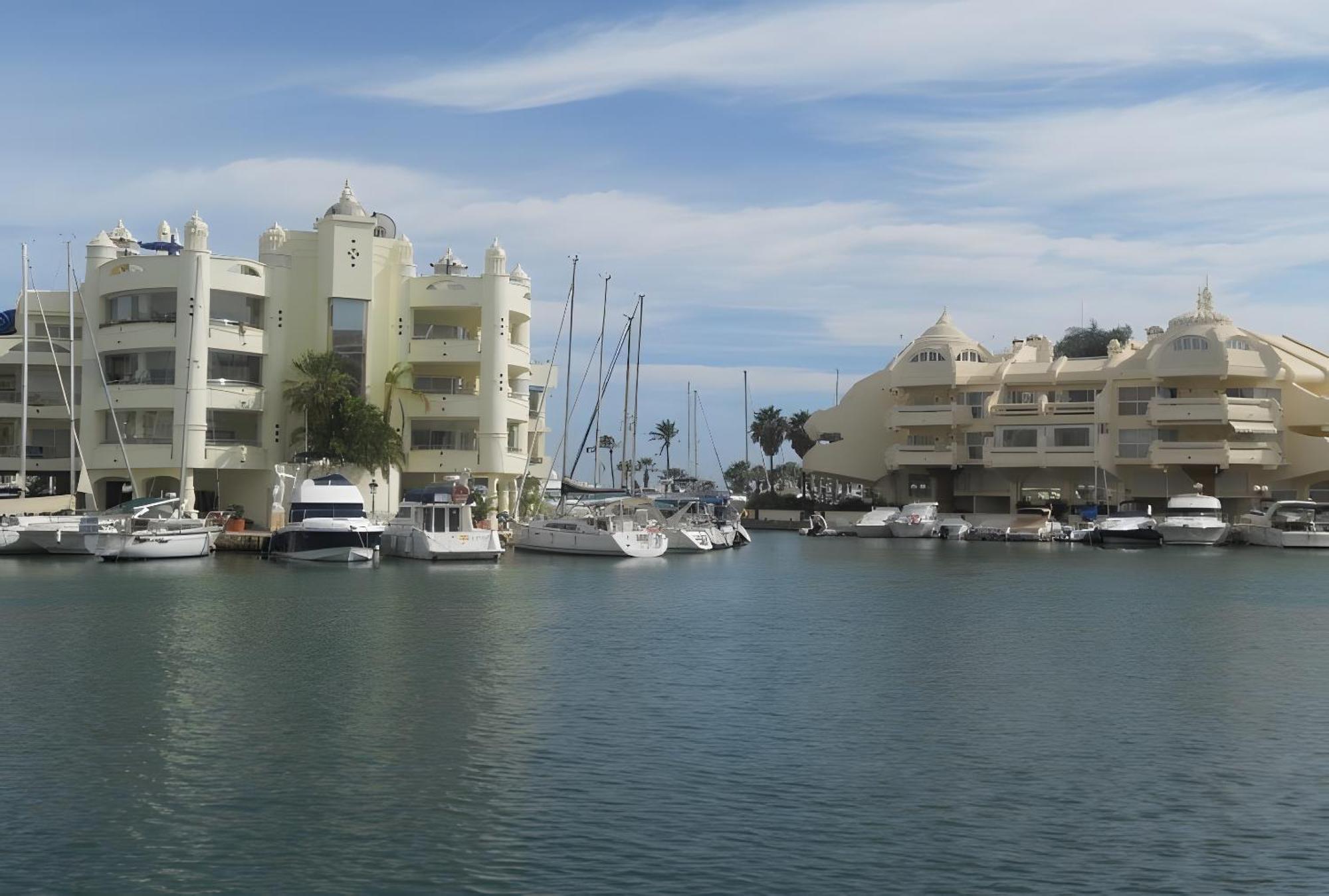 Next To Puerto Marina And The Beach بينالماذينا المظهر الخارجي الصورة
